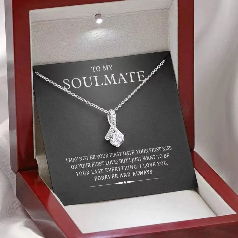 Aayiliyaa versatile mother's day necklace gift