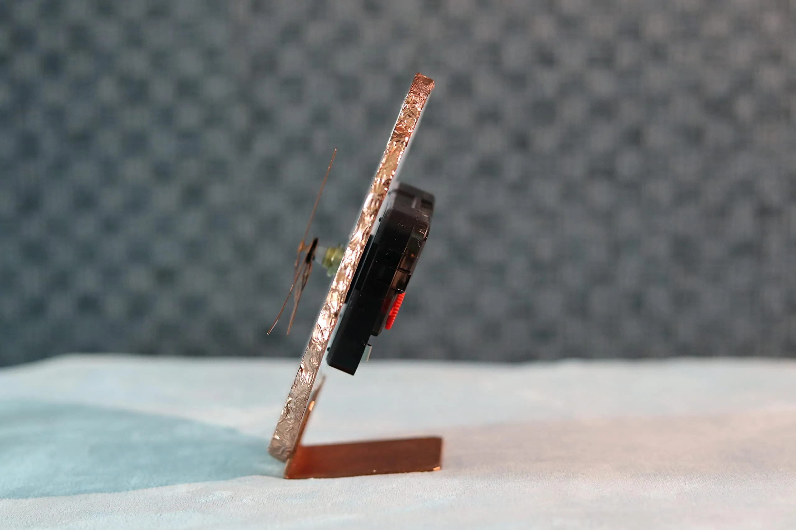 MARMEX Brand || Agate Table Clock in Natural Gemstone with Electroplated Copper Edge (Pure White)